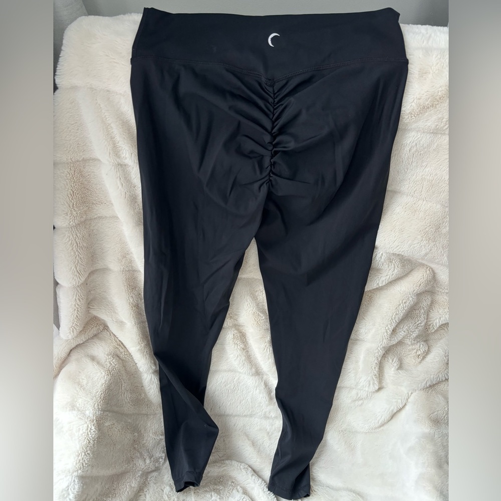 ZYIA scrunchie bum black leggings (7/8 length, 24in inseam, size 12)